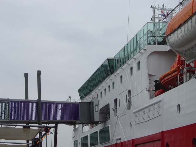 Cruiseschip ms Fram van Hurtigruten aan de Cruise Terminal Rotterdam